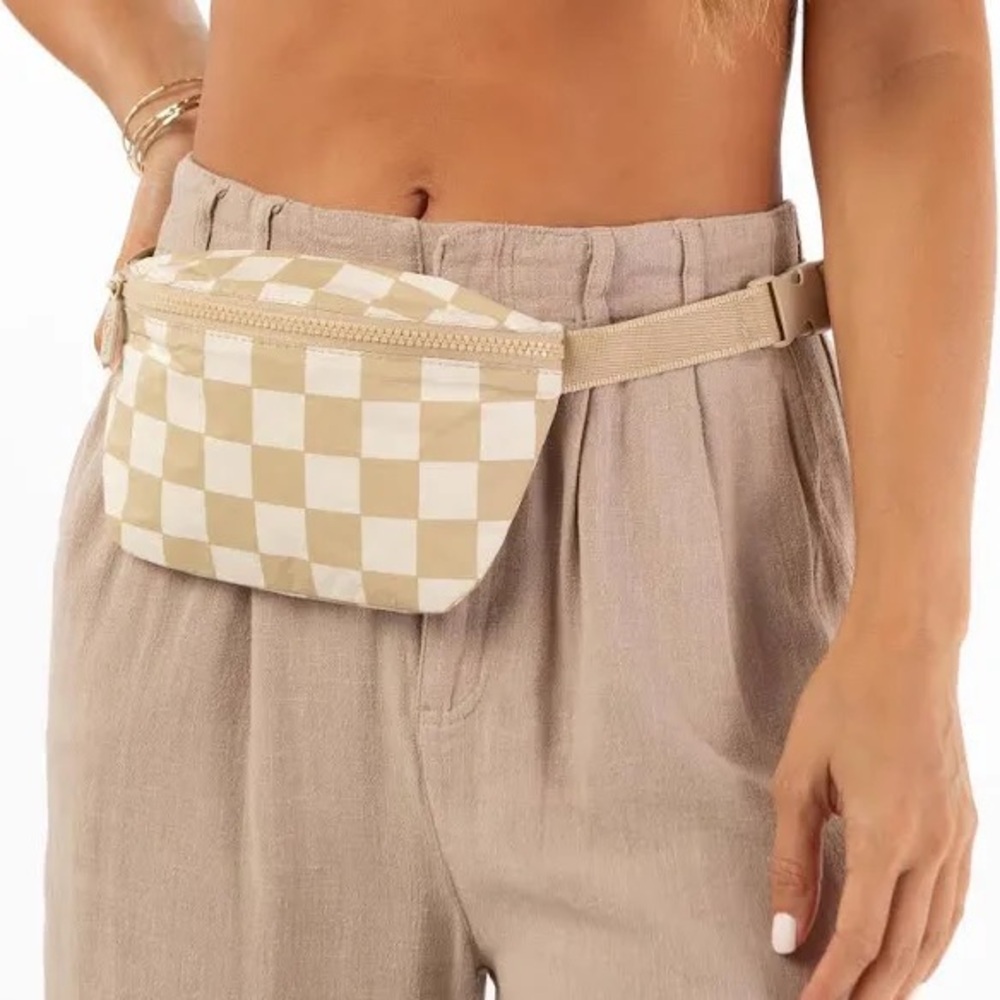 ALOHA Collection Checkmate Mini Hip Bag - Picture 3 of 7
